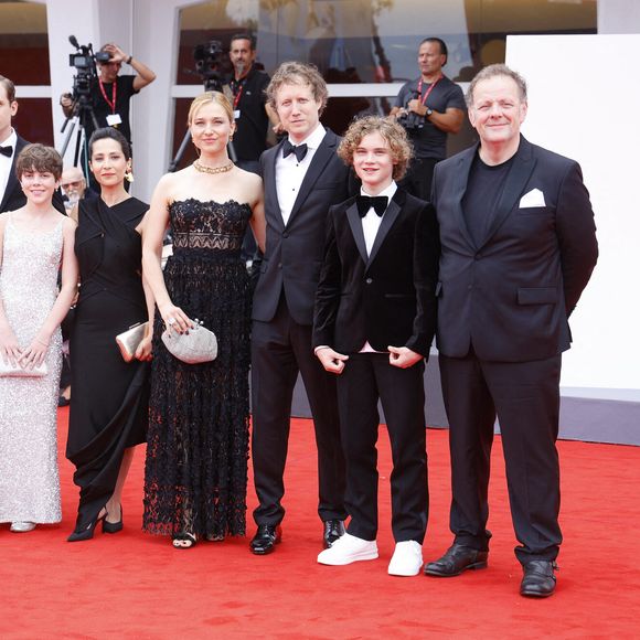Ce célèbre acteur français a entamé un régime pour perdre jusqu'à 50 kg. 

Marcin Czarnik, Sandor Soma, Elíz Szabo, Hermina Fátyol, Andrea Waskovics, Laszlo Nemes, Bojtorjan Barabas et Gregory Gadebois arrivent à la première de 'Orphan' pendant le 82ème Festival International du Film de Venise au Palazzo del Cinema sur le Lido à Venise, Italie. DPA/ABACA