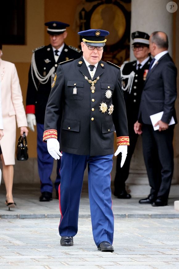 No Tabloïds - Le prince Albert II de Monaco - La famille princière monégasque dans la cour d'honneur du palais lors de la la fête nationale à Monaco le 19 novembre 2025. © Dominique Jacovides - Bruno Bebert / Bestimage