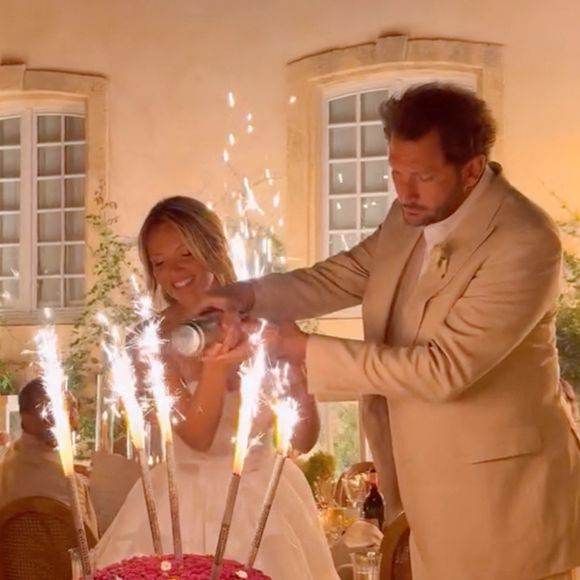Après sa rupture avec la mère de ses enfants, l'animateur a épouse la présentatrice météo de M6 Gennifer Demey

Exclusif - Mariage d'Eric Antoine et Gennifer Demey à Aix-en-Provence le 30 août 2025.
Crédit : Agence / Bestimage