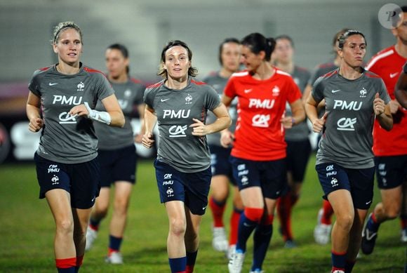 Laure Lepailleur, Sonia Bompastor et Camille Abily - Entrainement au Stade des Abymes - Guadeloupe.