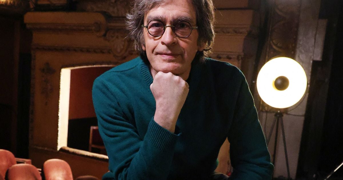 Bernard Montiel reçoit Richard Kolinka, ancien membre du groupe culte Téléphone, pour un nouveau numéro d'Olympiascope