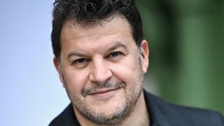 Professeur d'économie dans un lycée international de la Côte d'Azur, pourquoi Guillaume Musso n'a pas arrêté cette activité après ses premiers succès ?