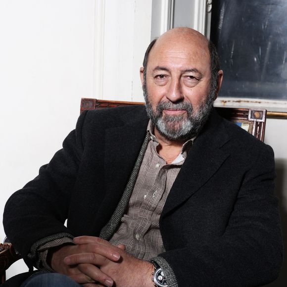 Exclusif - Kad Merad lors de la remise des prix de l'académie Alphonse Allais à paris le 18 novembre 2025 dans les salons d'honneur de la SACD.
© Denis Guignebourg / Bestimage