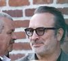 Cachée derrière des lunettes noires, sa jeune veuve Audrey, épousée peu avant le drame, est apparue effondrée par le chagrin.

Eric Collado, Jean Dujardin - Arrivées aux obsèques de Bruno Salomone en l'église Sainte-Anne de Polangis de Joinville-le-Pont (Val-de-Marne) le 23 mars 2026. © Cyril Moreau Dominique Jacovides / Bestimage
