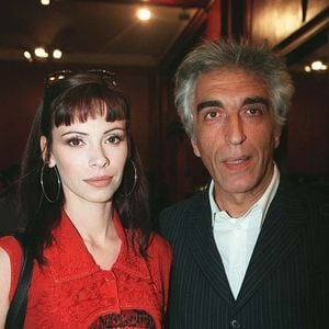 Mathilda May est actuellement à l'affiche d'une série sur TF1.

Gérard Darmon et Mathilda May - Concert de Catherine Lara à l'Olympia. © AGENCE / BESTIMAGE