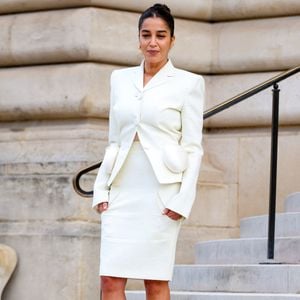 Avec des poches tridimensionnelles sculptées

Leïla Bekhti - Sorties des célébrités au défilé Schiaparelli "Collection Haute Couture Printemps/Eté 2026" lors de la Fashion Week de Paris (PFW), au Petit Palais à Paris, France, le 26 janvier 2026. © Denis Guignebourg/Bestimage