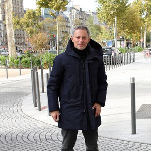 Exclusif - Marc-Olivier Fogiel quitte les studios de RTL à Paris le 17 octobre 2025.
© Jonathan Rebboah / Psnewz / Bestimage
