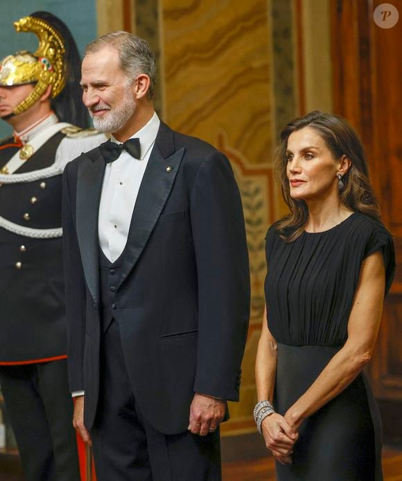 Le roi Felipe VI d'Espagne,  la reine Letizia lors du dîner d'état au Palais du Quirinal à Rome en l'honneur de la visite du couple royal d'Espagne le 11 décembre 2024.