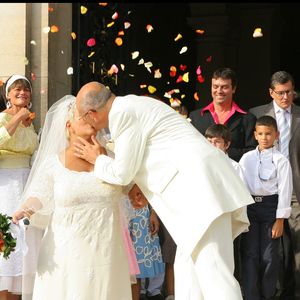 Archive - Mariage de Mimie Mathy et Benoist Gérard à la mairie de Neuilly Sur Seine le 27 août 2005. © Guillaume Gaffiot / Bestimage
