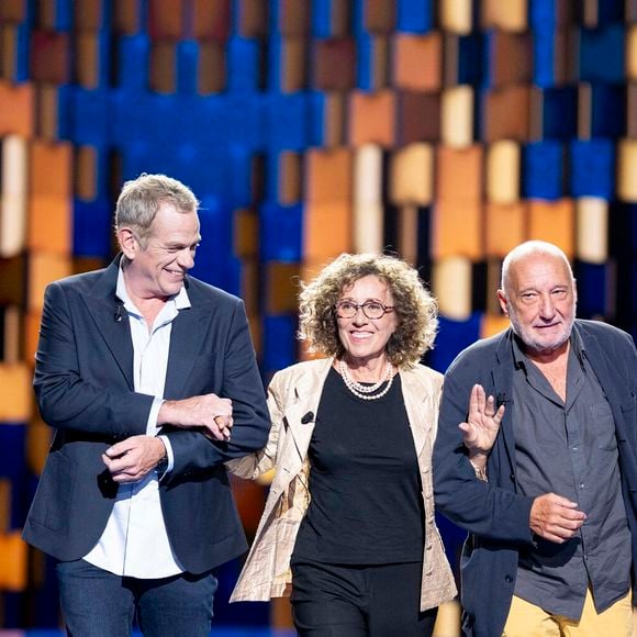 Exclusif - Garou, Mireille Dumas et François Berléand lors de l'enregistrement de l'émission "La Boîte à secrets", présentée par F.Bollaert et diffusée le 26 septembre 2025 sur France 3, dans les studios du Lendit à Saint-Denis, Seine Saint-Denis, France, le 8 septembre 2025. © Pierre Perusseau/Bestimage