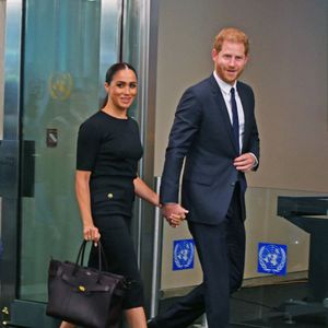 Désormais persona non grata à Buckingham Palace, Meghan et Harry pourraient-ils faire leur retour ?

Le prince Harry, duc de Sussex et Meghan Markle, duchesse de Sussex, lors de la célébration du "Nelson Mandela International Day" au siège de l'ONU à New York. Le Prix Nelson Mandela des Nations Unies a été décerné à Mme Marianna V. Vardinoyannis de Grèce et au Dr Morissanda Kouyate de Guinée ©
STARMAX / BESTIMAGE