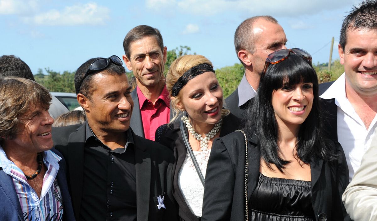 "Obligé de vendre la maison" : Ce couple phare de L'amour est dans le pré face à un choix qui n'est pas simple