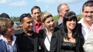 "Obligé de vendre la maison" : Ce couple phare de L'amour est dans le pré face à un choix qui n'est pas simple