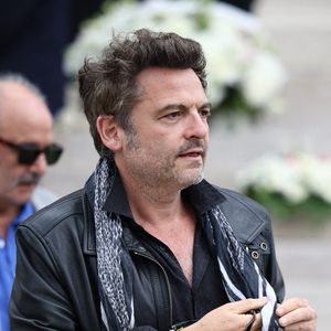 Matthieu Chedid s'est confié pour la première fois après la mort d'Amadou Bagayoko

Matthieu Chedid quittant la cérémonie funéraire de la chanteuse française Françoise Hardy au crématorium du Père Lachaise à Paris, France. Photo par Raphael Lafargue/ABACAPRESS.COM