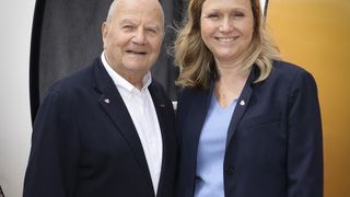 Marc Ladreit de Lacharrière : L'homme d'affaires prend le bus pour une raison honorable...