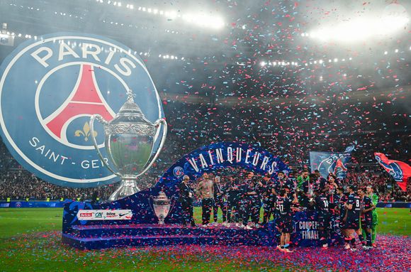 Luis Enrique, Fabian Ruiz, Kang-In Lee, Ousmane Dembélé, Achraf Hakimi, Presnel Kimpembé, Dédiré Doué, Nuno Mendes, Marquinhos, Vitinha, Joao Neves, joie des joueurs du PSG - Stade de France le 24 mai 2025. © Christain Liewig / Bestimage