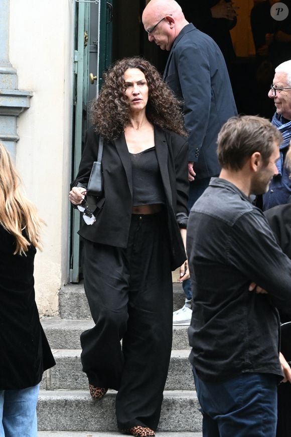 L'annonce de sa disparition a suscité une vive émotion dans le monde artistique. 

Exclusif - Linda Hardy lors de l'hommage à Pierre Deny au théâtre du Gymnase Marie Bell à Paris, France, le 3 juin 2026. © Bestimage