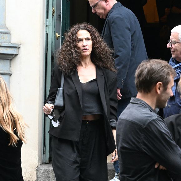 L'annonce de sa disparition a suscité une vive émotion dans le monde artistique. 

Exclusif - Linda Hardy lors de l'hommage à Pierre Deny au théâtre du Gymnase Marie Bell à Paris, France, le 3 juin 2026. © Bestimage