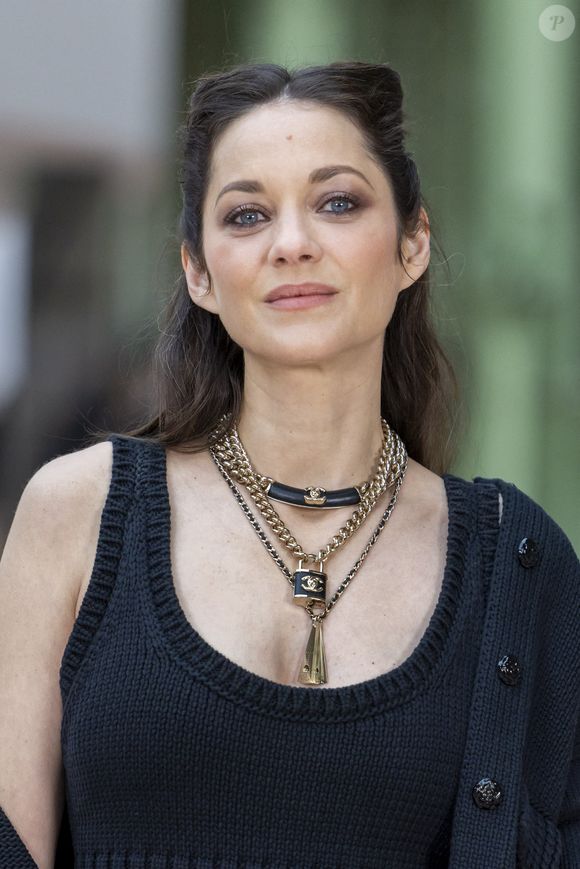 Marion Cotillard au défilé Chanel au Grand Palais, "Collection Haute Couture Printemps/Eté 2025" lors de la Fashion Week de Paris (PFW), le 28 janvier 2025. 

© Olivier Borde / Bestimage