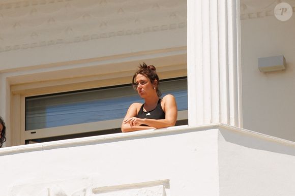 Adele Exarchopoulos au balcon de l'hôtel "Majestic" lors du 77ème Festival International du Film de Cannes, Franc, le 23 mai 2024.