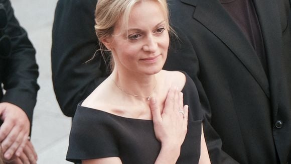 Le dernier baiser d’Audrey Crespo-Mara à Thierry Ardisson à l'église Saint-Roch