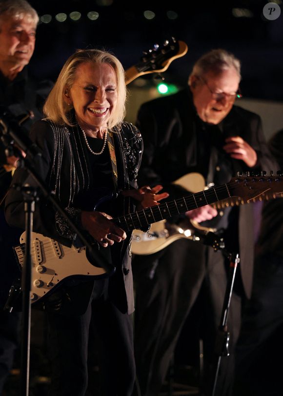 Exclusif - Veronique Sanson en Show Case lors de la soirée anniversaire des 25 ans de la Terrasse de Albane pendant le 79ème Festival International du Film de Cannes, France, le 15 mai 2026. © Denis Guignebourg/Bestimage