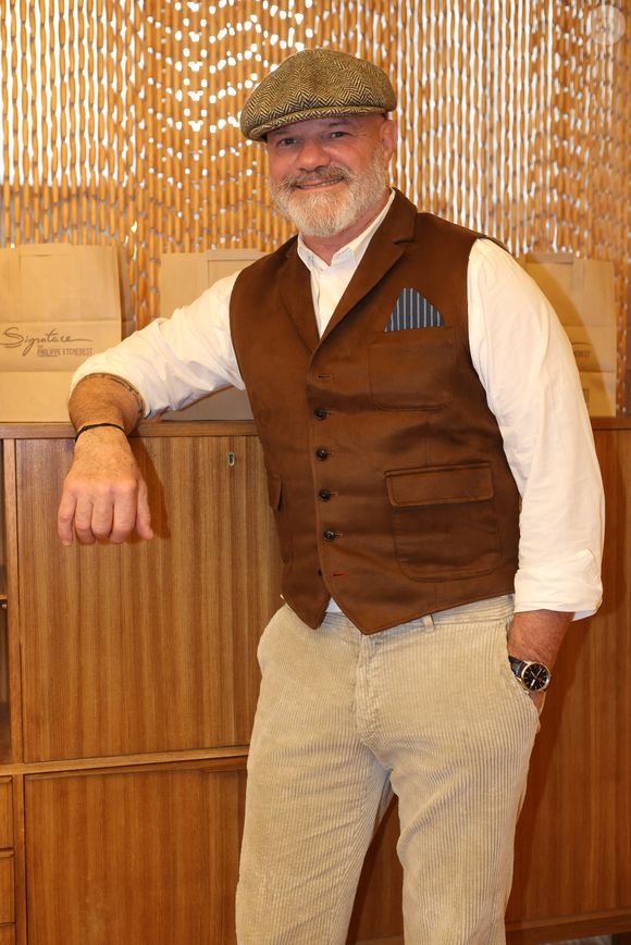 Exclusif - Le chef Philippe Etchebest - Le chef Philippe Etchebest ouvre son restaurant éphémère "Signature" du 9 au 30 octobre au 25 rue Sedaine à Paris dans le 11ème arrondissement le 8 octobre 2025. © Jean-Marc Lhomer/Bestimage