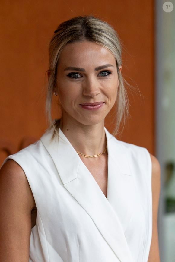 "Bienvenue dans la famille Eliott", a notamment écrit la directrice du Tour de France féminin

Marion Rousse au village lors des Internationaux de France de Tennis de Roland Garros 2025. Paris, le 27 mai 2025. 
© Moreau / Jacovides / Bestimage