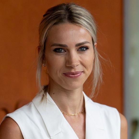 "Bienvenue dans la famille Eliott", a notamment écrit la directrice du Tour de France féminin

Marion Rousse au village lors des Internationaux de France de Tennis de Roland Garros 2025. Paris, le 27 mai 2025. 
© Moreau / Jacovides / Bestimage