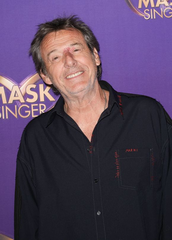 Le jeune homme a vécu une soirée particulièrement festive.


Jean-Luc Reichmann - Photocall officiel, organisé par TF1 et Musée Grévin, de la soirée "Watch Party" de lancement de la nouvelle saison de Mask Singer au Musée Grévin à Paris le 24 Avril 2026.
© Guirec Coadic / Bestimage