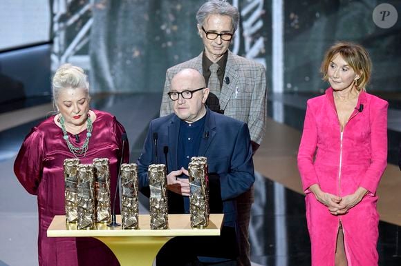Un César spécial pour la troupe du Splendid, Josiane Balasko, Michel Blanc, Thierry Lhermitte, Marie-Anne Chazel, sur scène lors de la 46ème cérémonie des César à l'Olympia à Paris le 12 mars 2021. © Pierre Villard/ Pool / Bestimage