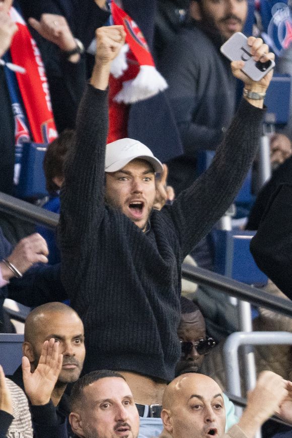 Pierre Gasly, Tony Parker - Célébrités dans les tribunes lors du match retour de la Ligue Des Champions 2024-2025 (LDC) "PSG - Arsenal" (2-1) au Parc des Princes à Paris le 7 mai 2025. © Cyril Moreau/Bestimage