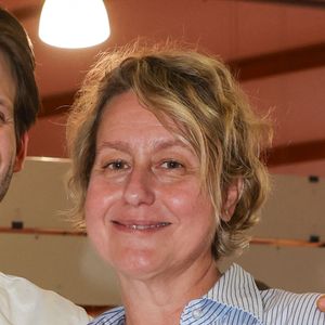 Look - Luana Belmondo change radicalement de coupe de cheveux après son divorce - Alessandro et Luana Belmondo, à la Halle Georges Brassens de Brive-la-Gaillarde, le 8 novembre 2024. Foire du Livre de Brive 2024. © Jean-Marc Lhomer / Bestimage