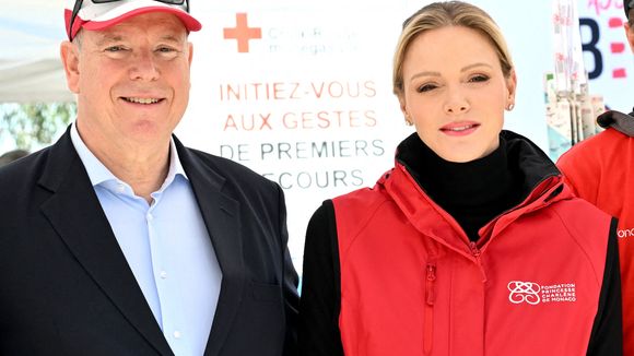 Fuseau moulant, casque et sweat-shirt : Charlene de Monaco se transforme aux côtés d'Albert