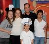 Milla est make up artist et a travaillé avec sa maman
Emilie Dequenne, sa fille Milla Savarese, son fiancé Michel Ferracci et les fils de ce dernier lors de la présentation en avant-première de la nouvelle attraction "Ratatouille : L'aventure totalement toquée" à Disneyland Paris à Marne-la-Vallée. © COADIC GUIREC / BESTIMAGE