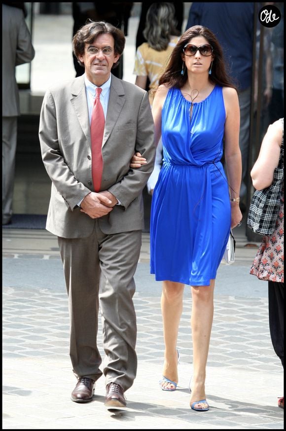Luc Ferry et sa femme Marie-Caroline de Fouquières au mariage de Laurence Ferrari et Renaud Capuçon à la mairie du 16ème arrondissement de Paris. Le 03/07/2009. Crédit Guillaume Gaffiot/Bestimage
