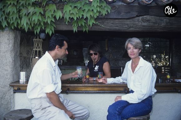 En France, en Corse, Michel Denisot chez Jacques DUTRONC et Françoise HARDY. Bruno Schneider via Bestimage