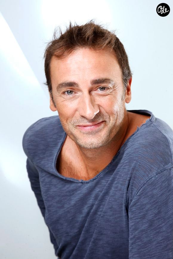 Séduits par la région, les deux comédiens ont choisi d’y construire une nouvelle vie, entre famille, sport et projets artistiques.

Portrait de Arnaud Gidoin 2013