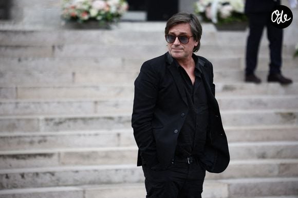 Très proche de Jérôme Ciosi depuis leur rencontre dans la montagne corse en 1996, Thomas Dutronc a écrit via sa story Instagram : "Repose en paix Antoine". Une jolie manière de rendre hommage à cette figure qui restera à jamais liée à la chanson corse.

Thomas Dutronc arrivant à la cérémonie funéraire de la chanteuse française Françoise Hardy au crématorium du Père-Lachaise à Paris, en France, le 20 juin 2024. Photo de Raphaël Lafargue/ABACAPRESS.COM