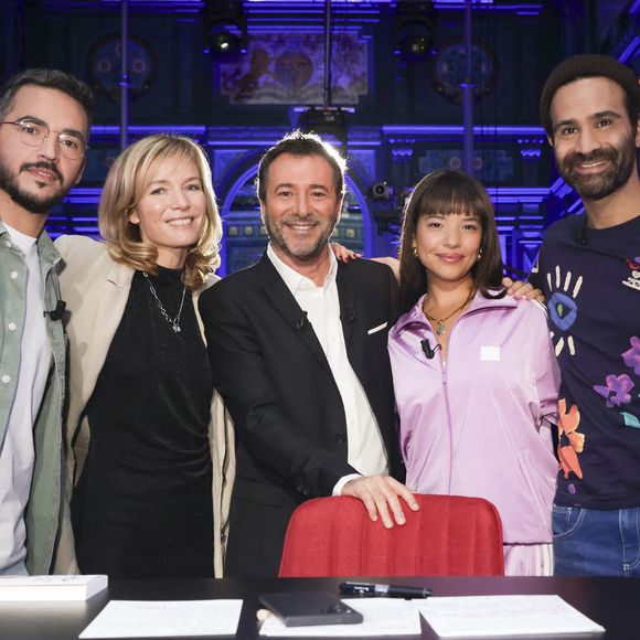 Exclusif - Solay, Delphine Dewost, Bernard Montiel, Ouidad, Ycare - Enregistrement de l'émission "L'Invitation", présentée par B.Montiel et diffusée le 22 décembre sur Olympia TV
© Jack Tribeca / Bestimage