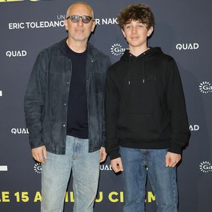Gad Elmaleh et son fils Raphaël - Première du film "Juste une illusion" au cinéma Le Grand Rex à Paris le 22 mars 2026. © Coadic Guirec/Bestimage