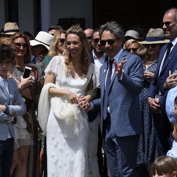 Les deux tourtereaux, plus unis que jamais, se sont mariés le 1er décembre 2018 à la mairie du 7e arrondissement de Paris. C'était il y a sept ans.

Mariage de Laura Smet et Raphaël Lancrey-Javal à l'église Notre-Dame des Flots au Cap-Ferret le jour de l'anniversaire de son père Johnny Hallyday le 15 juin 2019. Agence / Bestimage