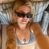Bientôt le mariage pour Louane : la chanteuse profite à Ibiza sans son futur mari Florian Rossi... entre piscine, plage et soirées !