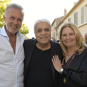 Peut-être le chanteur de 86 ans sortira un jour cette chanson restée jusque-là secrète ?

Exclusif - Jean Madar, Enrico Macias et Sylvie Siri, maire de Saint-Tropez - Personnalités à l'exposition photographique de Paris Match "Eddie Barclay — Saint-Tropez, le sens de la fête !" place Blanqui à Saint-Tropez le 11 juillet 2025.

© Sophie Louvet / Nice Matin / Bestimage
