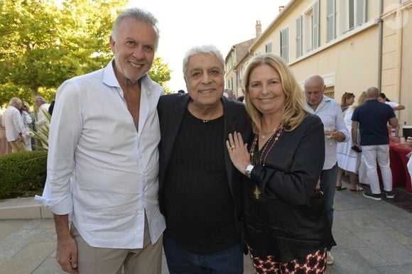 Peut-être le chanteur de 86 ans sortira un jour cette chanson restée jusque-là secrète ?

Exclusif - Jean Madar, Enrico Macias et Sylvie Siri, maire de Saint-Tropez - Personnalités à l'exposition photographique de Paris Match "Eddie Barclay — Saint-Tropez, le sens de la fête !" place Blanqui à Saint-Tropez le 11 juillet 2025.

© Sophie Louvet / Nice Matin / Bestimage