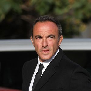 Des confidences touchantes sur un métier d'animateur qu'il a finalement embrassé par instinct.

Nikos Aliagas - Arrivées aux obsèques de Etienne Mougeotte en l'église Saint-François-Xavier à Paris. Le 13 octobre 2021 © Jacovides-Clovis / Bestimage