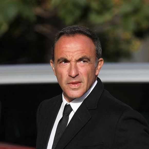 Des confidences touchantes sur un métier d'animateur qu'il a finalement embrassé par instinct.

Nikos Aliagas - Arrivées aux obsèques de Etienne Mougeotte en l'église Saint-François-Xavier à Paris. Le 13 octobre 2021 © Jacovides-Clovis / Bestimage