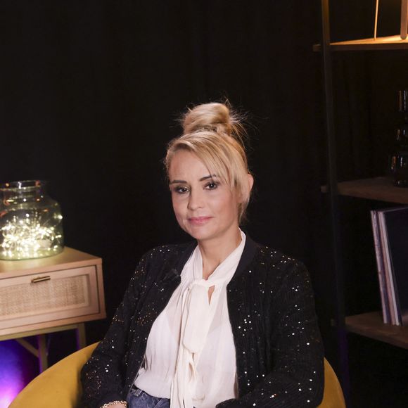 Bien rentrée en Picardie après son périple épuisant pour quitter Dubaï, Élodie Gossuin sera présente ce soir dans l'émission "Quelle Époque !" pour présenter son livre intitulé "Miss à nu"

Exclusif - Rendez-vous avec Elodie Gossuin dans les locaux de Purepeople à Levallois-Perret. © Jack Tribeca / Bestimage