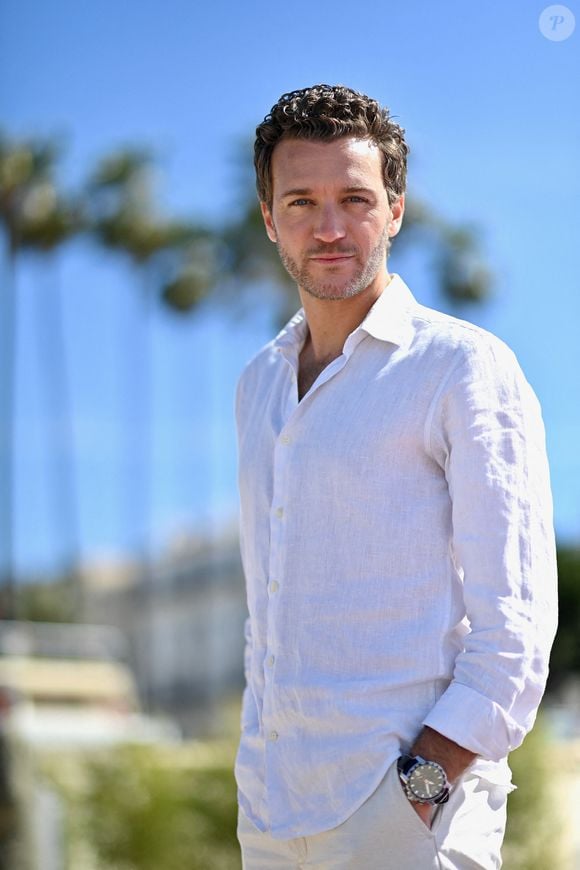 Hubert Roulleau participe au photocall" Ici Tout Commence" lors du 8ème Festival International de Cannes le 26 avril 2025 à Cannes, France. Photo de Franck Castel/ABACAPRESS.COM