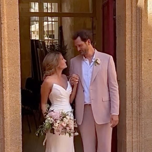 "Je pense qu’on partira en voyage de noces l’été. Mais quand je n’aurai pas d’émission parce qu’en attendant, l’agenda est plein !", avait-il confié.

Exclusif - Mariage d'Eric Antoine et Gennifer Demey à Aix-en-Provence le 30 août 2025.